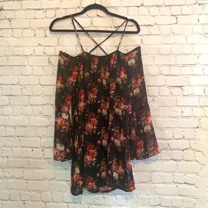 Small, sleeveless, flowing dress